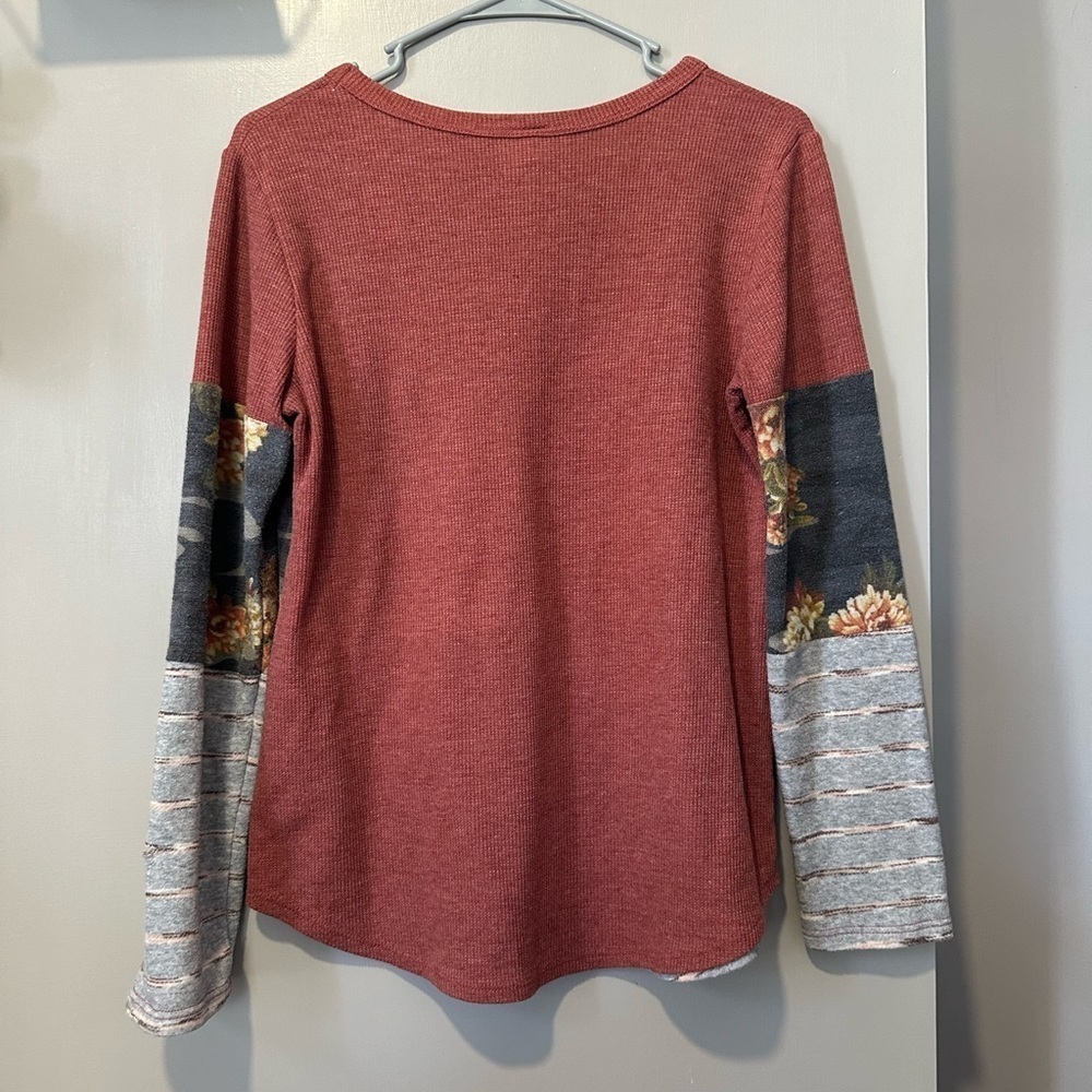 CUTE maroon grey multi section long sleeve shirt floral - Picture 4 of 4